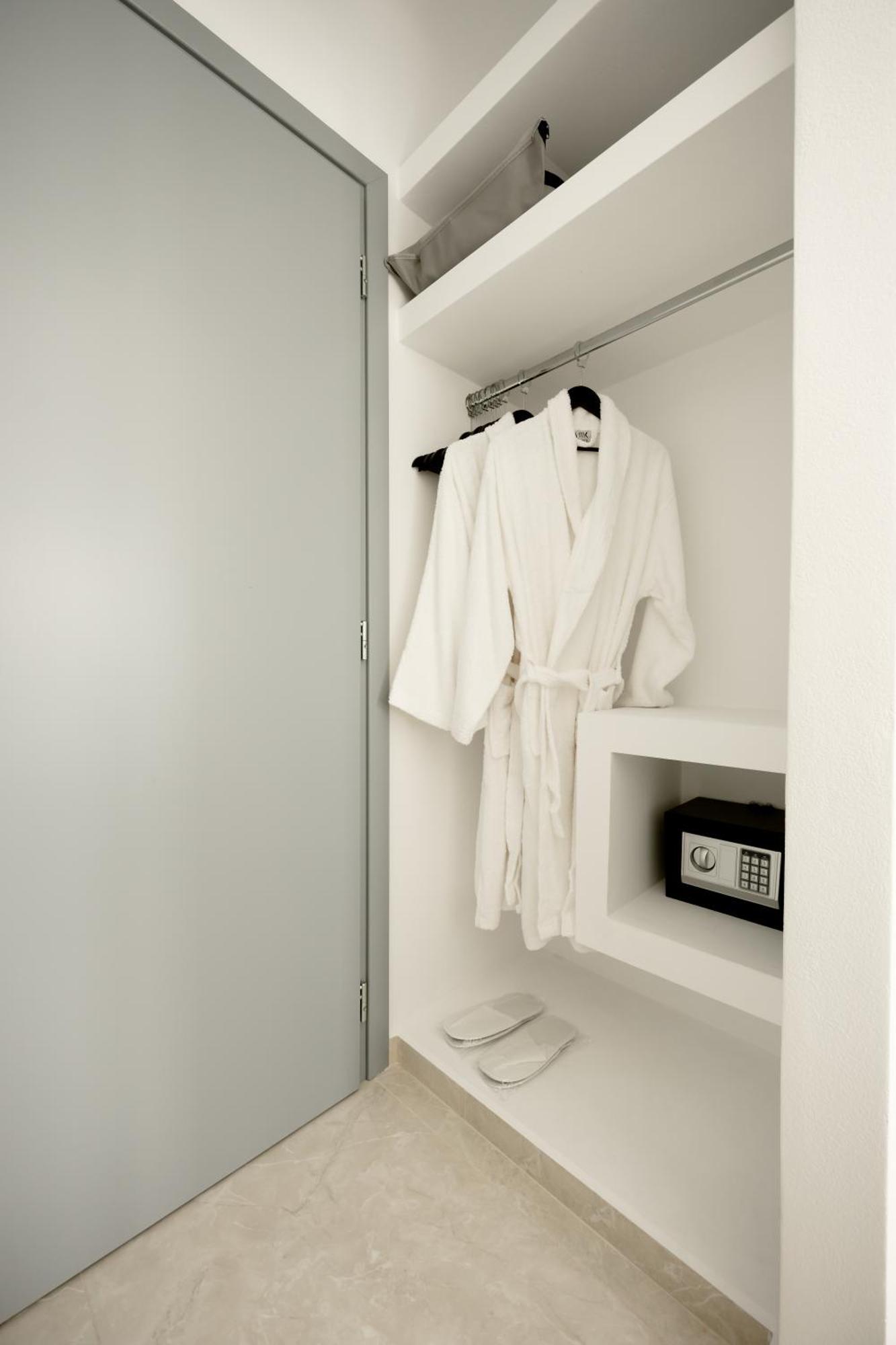 Nastram Suites Oia Szoba fotó