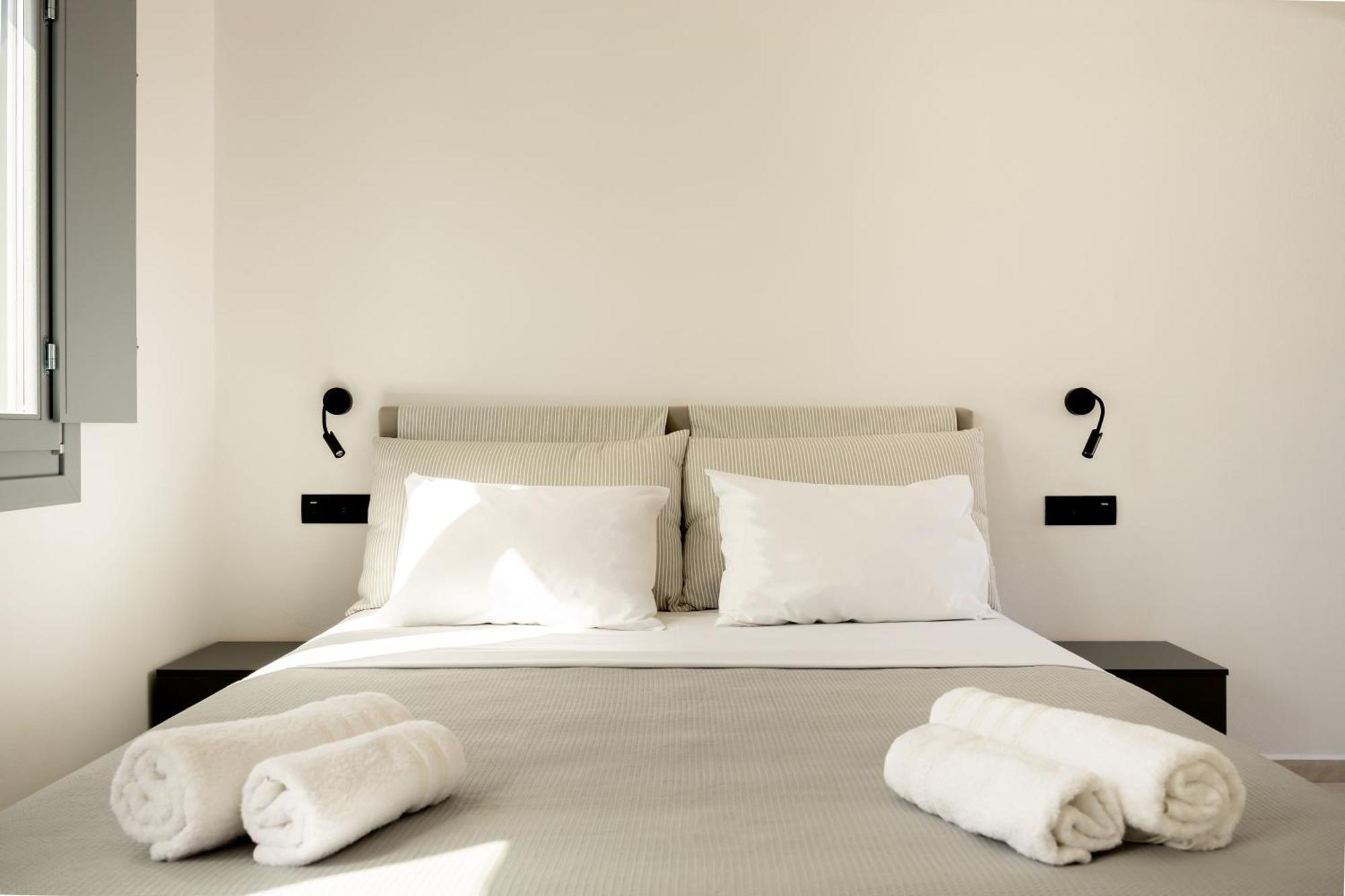 Nastram Suites Oia Szoba fotó